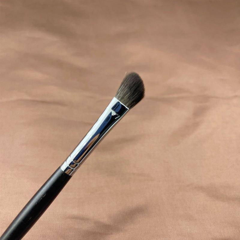 Angled Nose Contour Brush